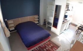 Beau Studio Equipe - Calme Et Confortable